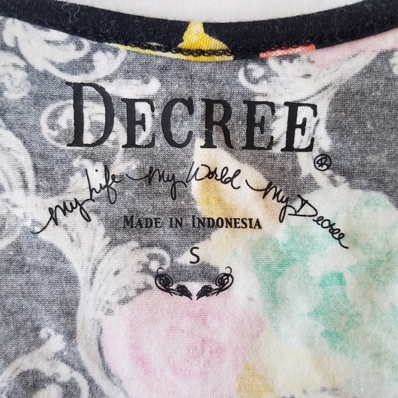 Small Black and Floral Crop Top - Picture 6 of 6